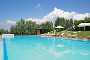 Piscina a sfioro