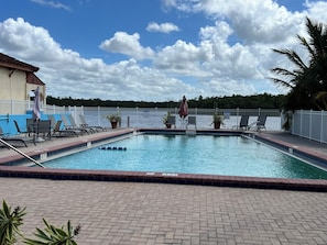 Utomhuspool