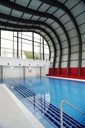 Indendørs pool