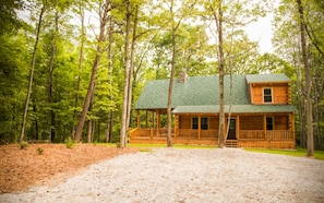 Rocky Hill Lodge view from driveway