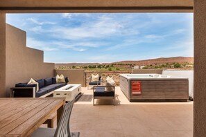 Balcony Private Hot Tub