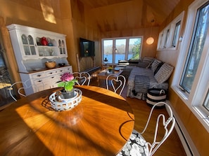 the dining / den /sun room