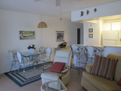 Waterfront 1BR Overlooks Hideaway Beach and Marco River