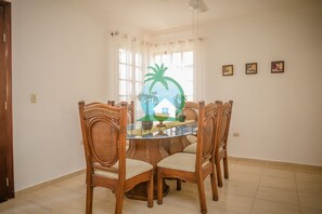 6 chairs dining table