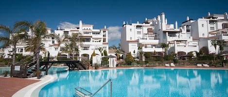 Stunning pool in Las Adelfas, rental San Pedro