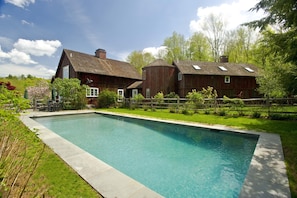 Large 5-Bedroom, Heated Pool, 6 Acres