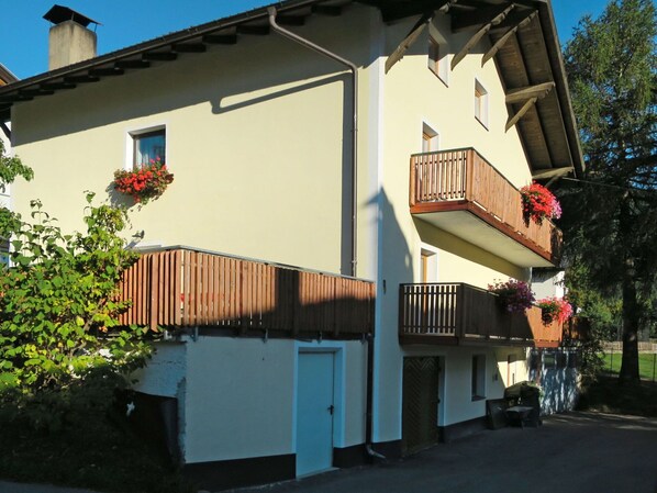 Plante, Bâtiment, Propriété, Ciel, Fenêtre, Bois, Architecture, Arbre, Maison