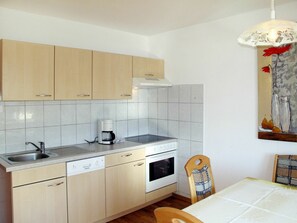 Eigendom, Kamer, Keuken, Meubilair, Cabinetry, Interieur Ontwerp, Gebouw, Huis, Tegel, Verdieping