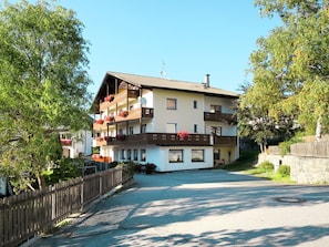 GebĂ€ude, Pflanze, Himmel, Fenster, Baum, Haus, HĂŒtte, Urban Design, Strassenbelag, Freizeit