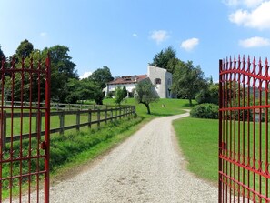 Fence, Grass, Land Lot, Sky, Rural Area, Gate, Tree, Architecture, Landscape, House