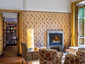 Meubles, Étagère, Bois, Salon, Textile, Décoration, Chaise, Design Intérieur, Confort, Fenêtre