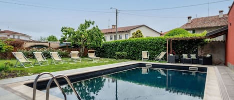 Water, Plant, Sky, Property, Swimming Pool, Building, Tree, Leisure, Residential Area, Window