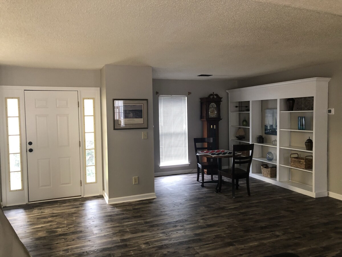 Newly Renovated Lake Home Close to Callaway Gardens & Auburn