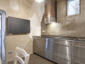 Countertop, Cabinetry, Eigentum, Möbel, Gebäude, Küchengerät, Küche, Herd, Cooktop, Holz
