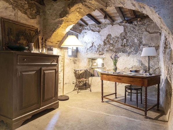 Tabelle, Möbel, Eigentum, Gebäude, Cabinetry, Stuhl, Holz, Schublade, Interior Design, Fussboden