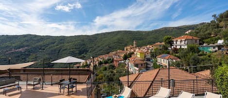 Nuage, Ciel, L'Eau, Bâtiment, La Nature, Bleu, Mobilier De Jardin, Piscine, Montagne, Arbre