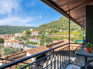 Property, Real Estate, Building, House, Home, Sky, Apartment, Room, Residential Area, Balcony