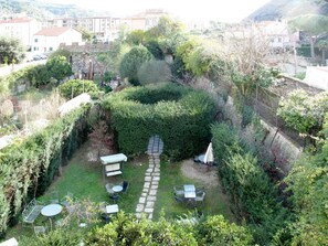 Vegetation, Eigentum, Baum, Urban Design, Strauch, Garten, Landschaft, Grundstueck, Pflanze, Gras