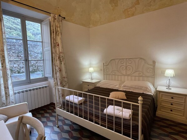 Möbel, Eigentum, Fenster, Gebäude, Komfort, Holz, Interior Design, Fussboden, Schatten, Cabinetry