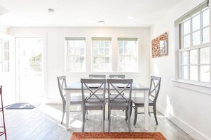 Dining area with seating for 6