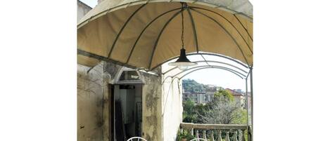 Umbrella, Canopy, Shade, Botany, Building, Patio, Architecture, Fashion Accessory, House, Arch