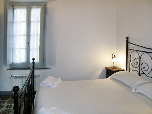 Schlafzimmer, Bett, Zimmer, Möbel, Eigentum, Bettrahmen, Bettdecke, Interior Design, Wand, Bedding