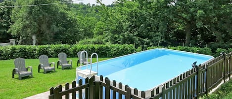 Swimming Pool, Property, Grass, Lawn, Yard, Backyard, Tree, Fence, Leisure, Garden