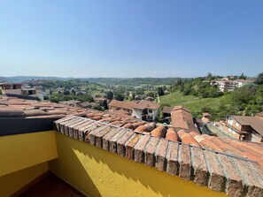 Ciel, Arbre, Design Urbain, Toit, Bâtiment, Paysage, Ville, Maison, Bois, Horizon