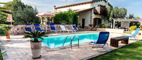 Sky, Water, Plant, Cloud, Building, Swimming Pool, Azure, Chair, Flowerpot, Outdoor Furniture