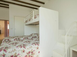 Schlafzimmer, Bett, Zimmer, Eigentum, Möbel, Bettdecke, Wand, Bettrahmen, Interior Design, Haus