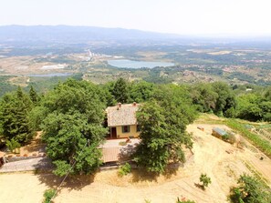 Himmel, Pflanze, Pflanzengemeinschaft, Gebäude, Berg, Baum, Hochland, Natürliche Landschaft, Grundstueck, Bergforms