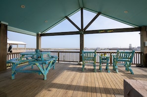 Oversized deck looking over the ICW at the Gulf of Mexico