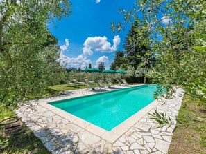 L'Eau, Nuage, Ciel, Ressources En Eau, Plante, Bleu Azur, Ombre, Piscine, Herbe, Arbre