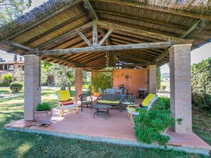 Plante, Meubles, Propriété, Table, Ombre, Mobilier De Jardin, Tableau De Plein Air, Chaise, Bâtiment, Architecture
