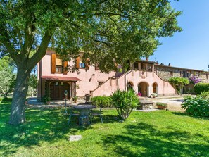 Plante, Bâtiment, Arbre, Ciel, Paysage Naturel, Lot Terre, Fenêtre, Herbe, Ombre, Maison