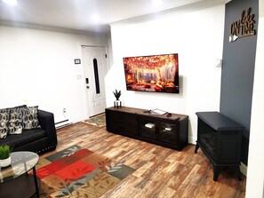 Living Room view to the entrance door