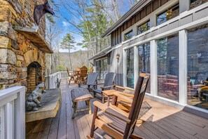 Top-Floor Deck | Gas Grill | Mountain Views