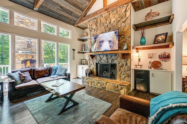 Sapphire Vacation Rental Home | 5BR | 3 Full BA | 2 Half BA | 3,600 Sq Ft