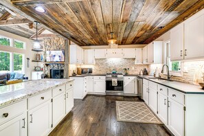 Fully Equipped Kitchen | Breakfast Bar | High-Top Dining Table