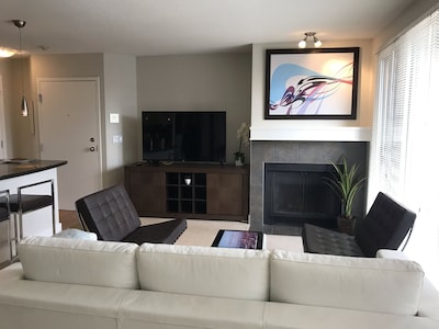 2 BR, 2 BA Newly Renovated Condo with Pool