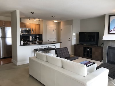 2 BR, 2 BA Newly Renovated Condo with Pool