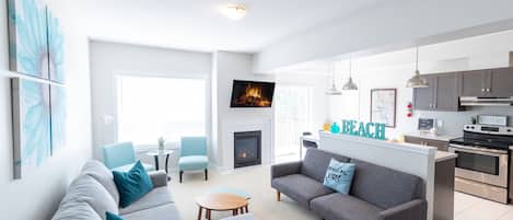 main floor open concept living, 50'Smart TV, Gas fireplace