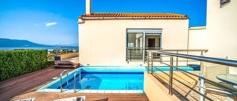 Modern villa Pounentes with private pool and beautiful garden!