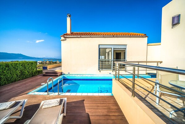 Modern villa Pounentes with private pool and beautiful garden!