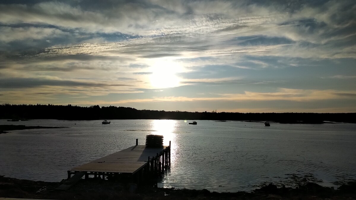 Relaxing days are waiting for you at Harborside Cottage.