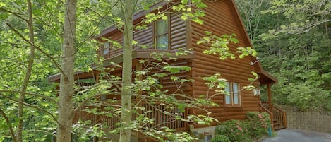 Choose Reclusive Moose for your family’s Gatlinburg & Pigeon Forge vacation!