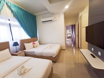 Legoland Penthouse (13pax) WIFI @JB City homestay