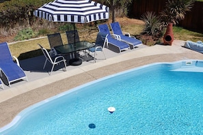Pool 3 feet to 5 feet deep