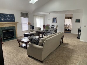 Living/dining room 