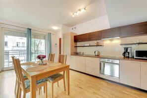 Fully equipped kitchenette. 